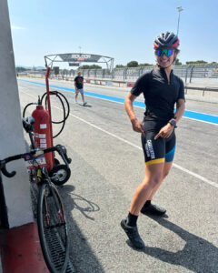 femme triathlète de charenton triathlon au 24h vélo