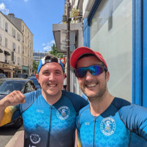 deux triathlètes de charenton triathlon dans les rues de charenton le pont